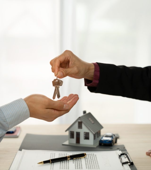 Businessman,,Insurance,Sales,Agent,Handing,Over,House,And,Car,Keys